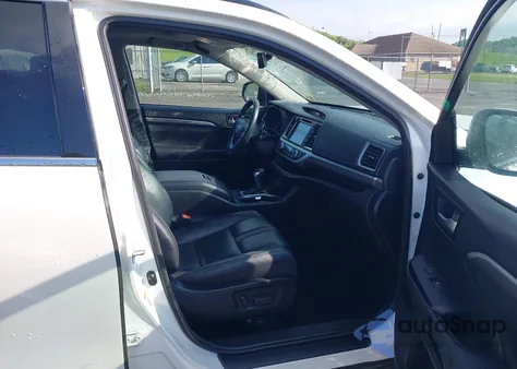 2017 Toyota Highlander Se из США, поврежденный, VIN 5TDKZRFH8HS187500